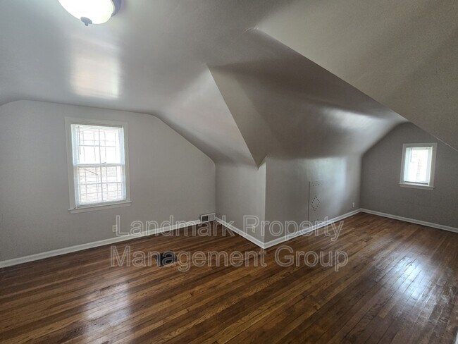 Building Photo - 15401 Eastwood St