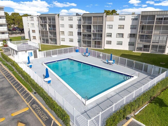 Building Photo - 14180 SW 84th St