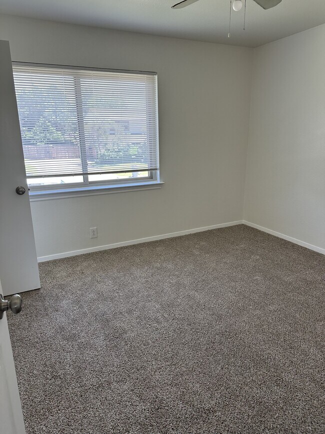 Building Photo - 206 Wilshire Dr