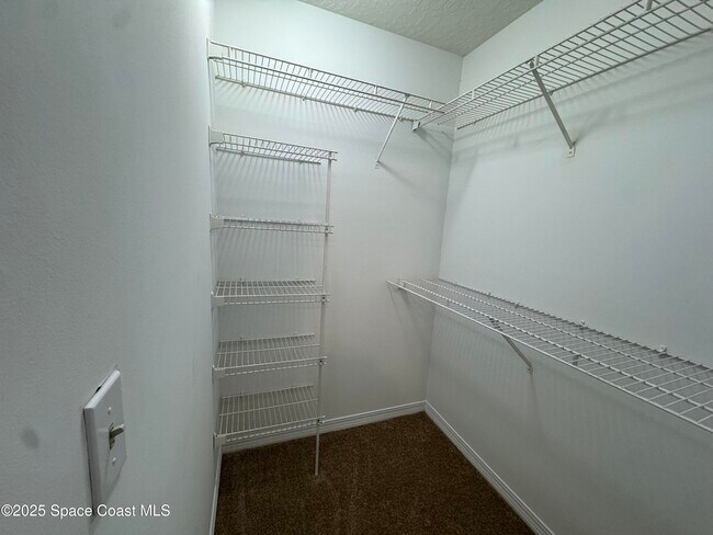 Building Photo - 7667 N Wickham Rd