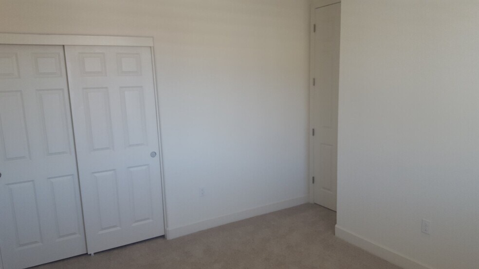 Building Photo - 2256 W Cantara Dr