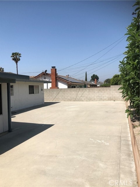 Building Photo - 8552 La Vine St