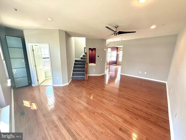 Building Photo - 9407 ASTON Vlg