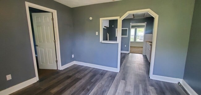 Building Photo - Cozy 2-Bedroom on quiet street