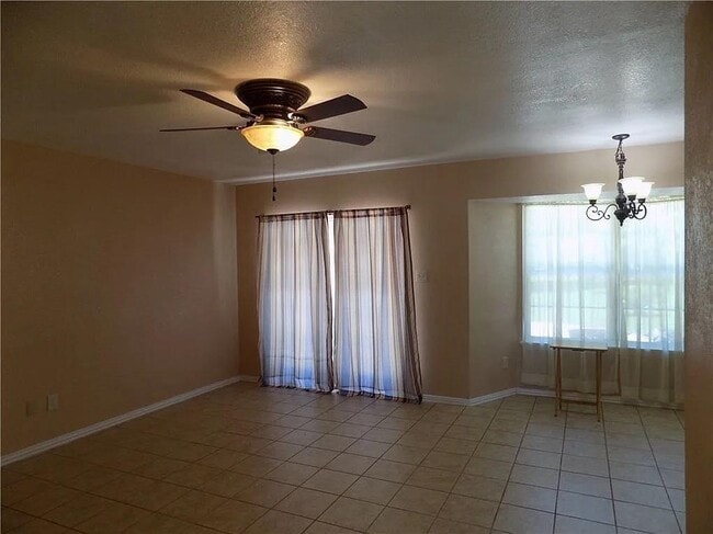 Building Photo - 8402 Leesburg Cir