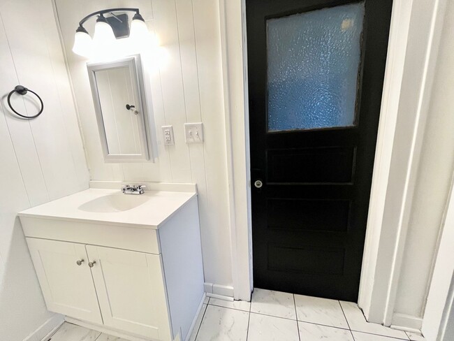 Building Photo - 741 Riverside Ave