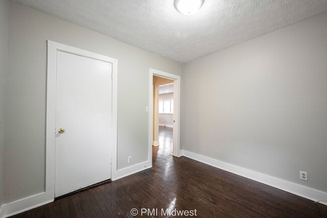 Building Photo - 1621 E 49th St