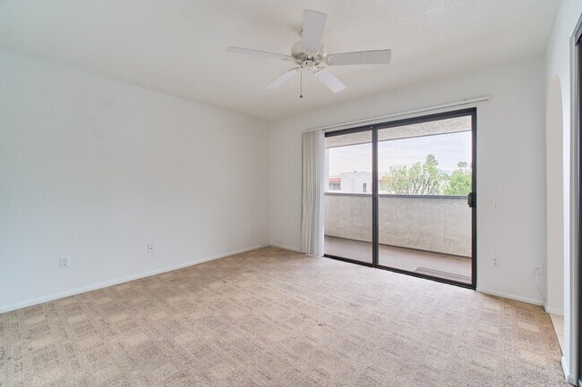 Building Photo - 616 Violeta Dr