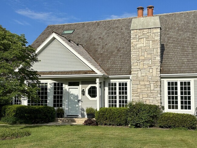 Building Photo - 330 S Berkshire Dr