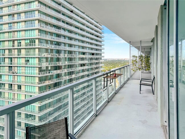 Building Photo - 1111 SW 1st Ave