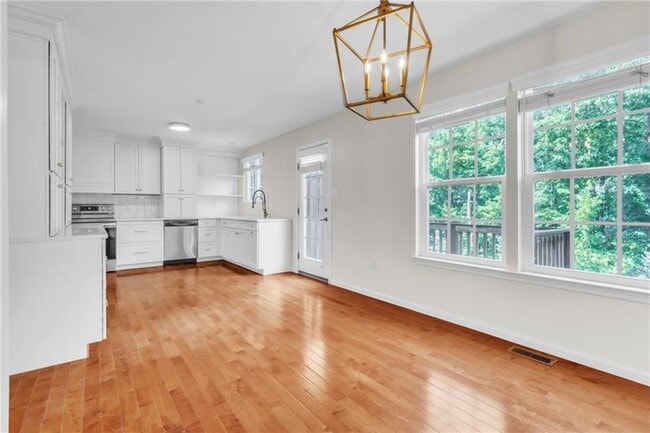 Building Photo - 305 Broadstone Dr