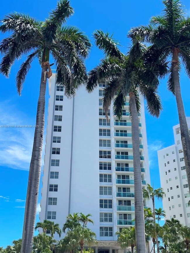 Building Photo - 5001 Collins Ave