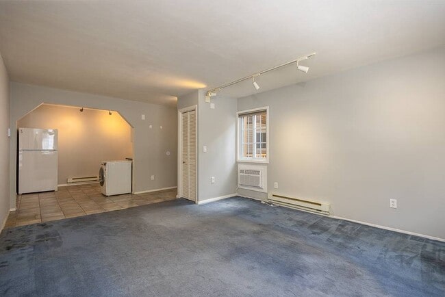 Building Photo - 219 Fox Run Ln