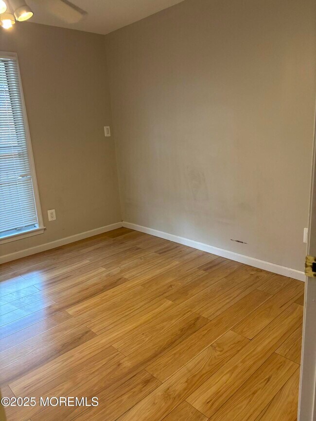 Building Photo - 481 Hawthorne Pl