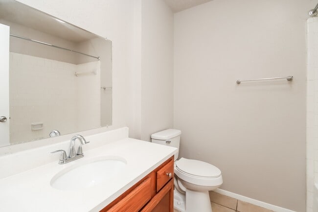 Building Photo - 10930 Rosewood Ct