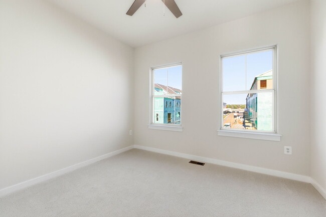 Building Photo - 1017 Venifena Terrace SE