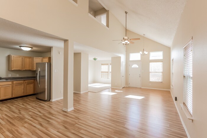 Building Photo - 12176 Lindley Dr