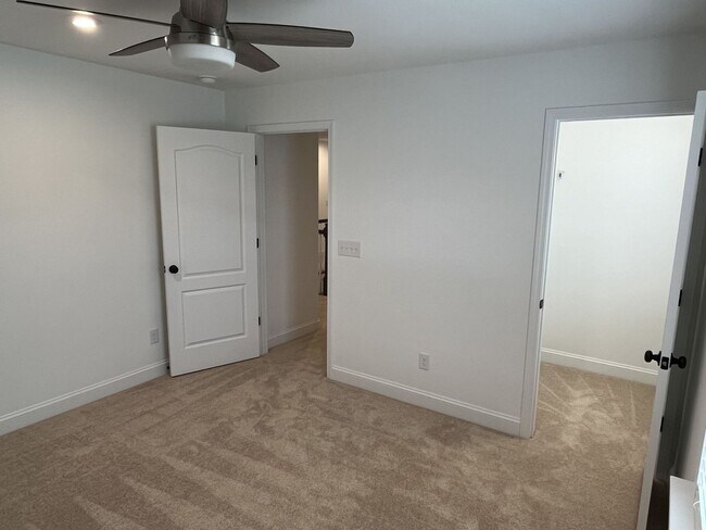 Building Photo - Spacious 5 Bed home in Stallings