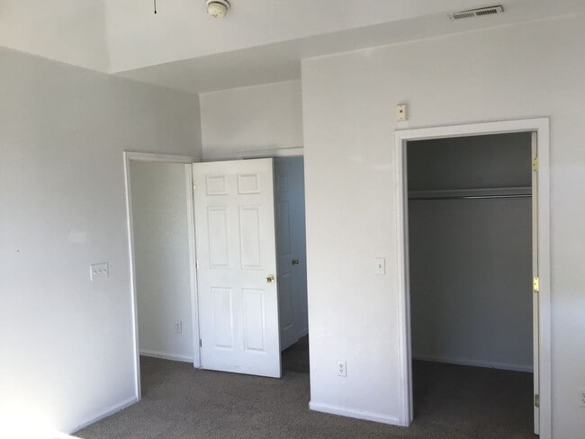 Building Photo - Large 2 bed, 2 bath condo for rent near Anschutz Medical Center