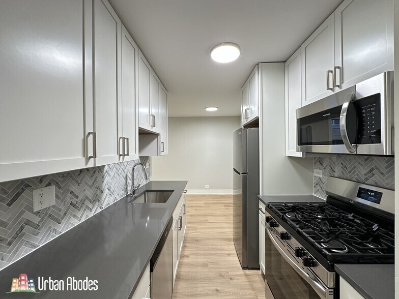 Building Photo - 533 W Aldine