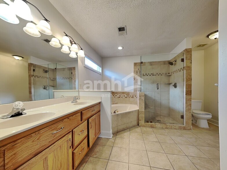 Building Photo - 9270 Chimneyrock Blvd