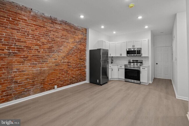 Building Photo - 13 S 55th St