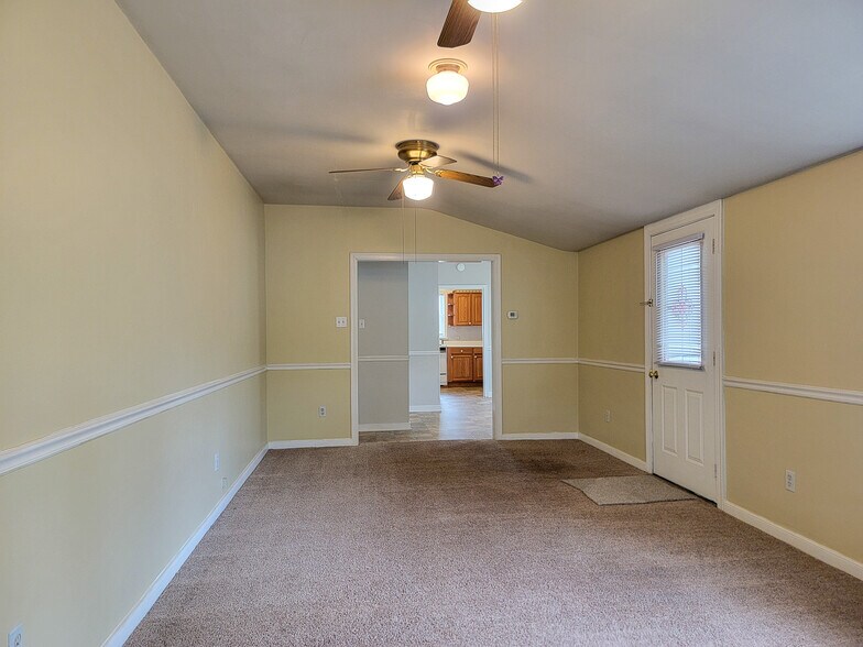 Building Photo - 10 N Farmersville Rd