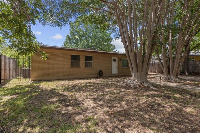 Building Photo - 7604 Robalo Rd
