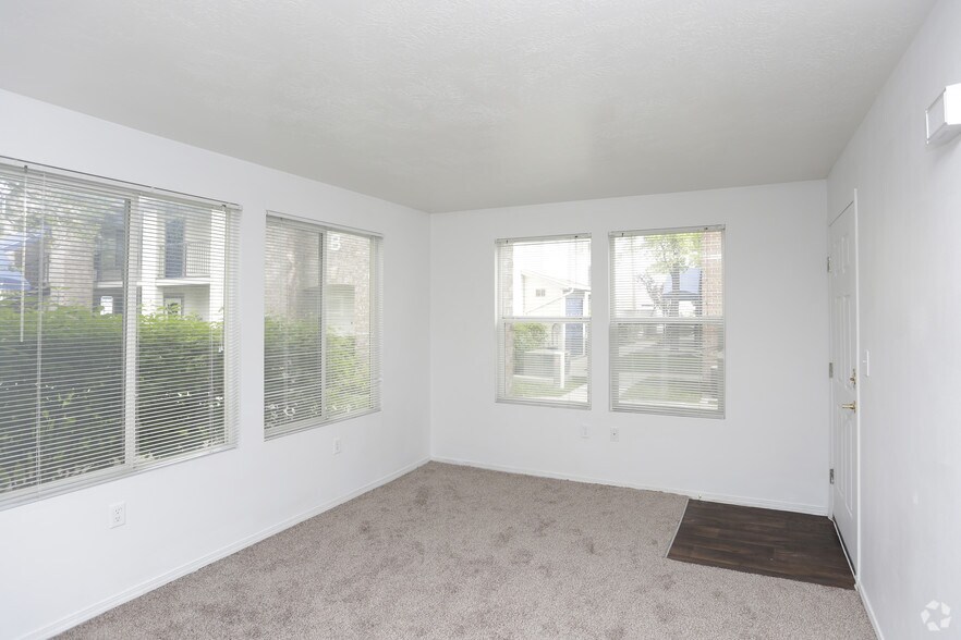2BR, 1BA - 686 SF - Harmony Garden Apartments