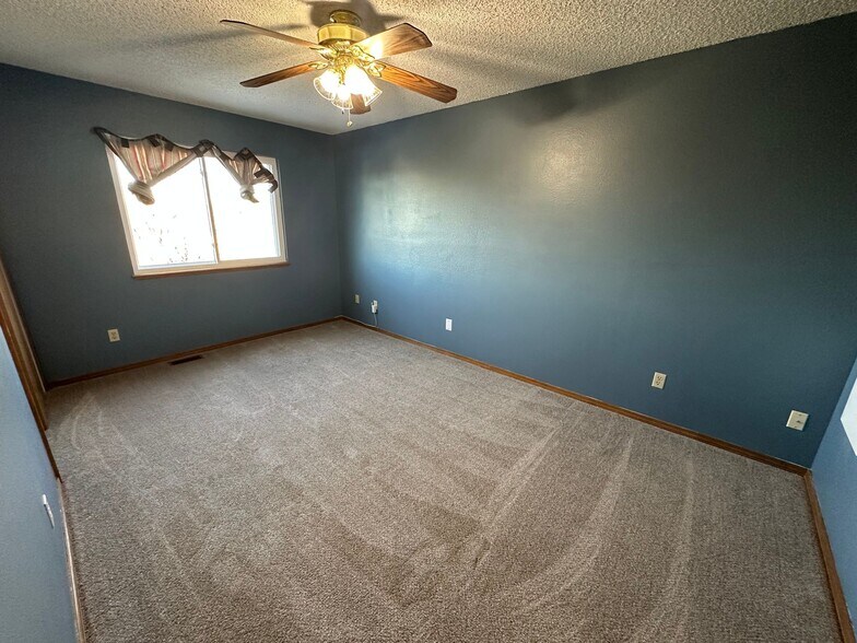 Building Photo - 6682 Chantilly Pl