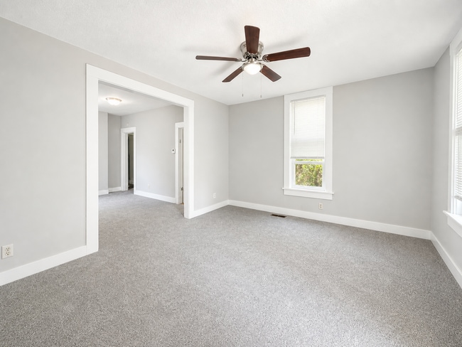 Building Photo - Spacious 3 Bedroom House