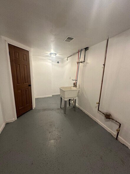 Building Photo - 233 Marlborough St
