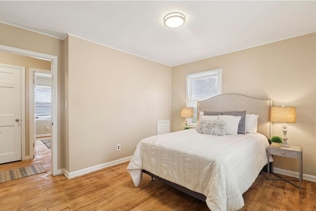 Building Photo - 446 Huntmere Dr