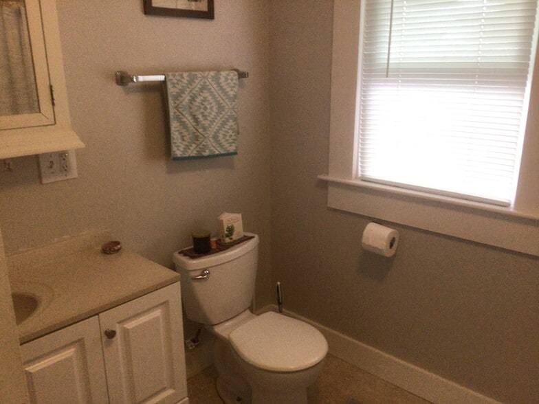 Building Photo - 1615 SE 37th Ave