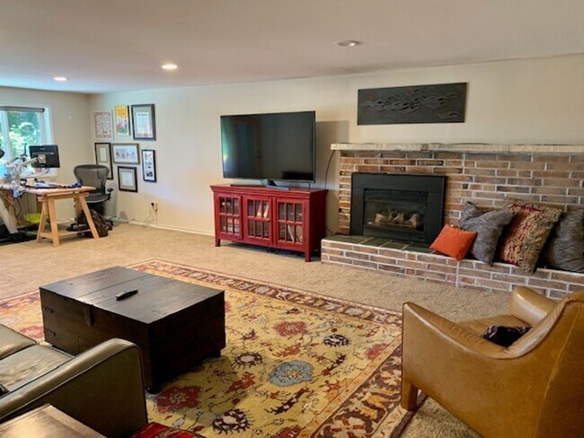 Building Photo - Spacious 4 Bedroom Magnolia Home Available June 12th