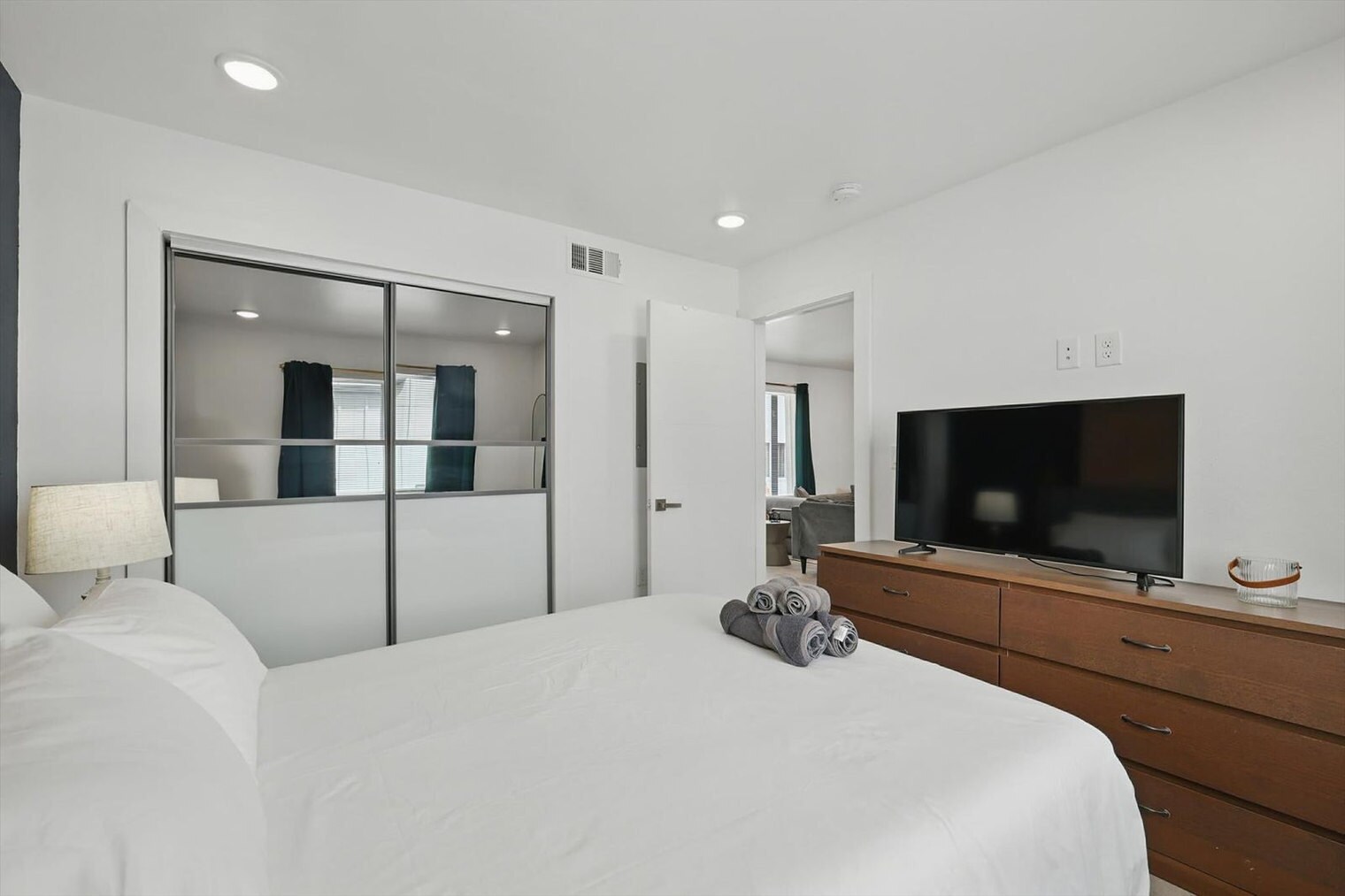 Building Photo - 4416 San Jacinto St