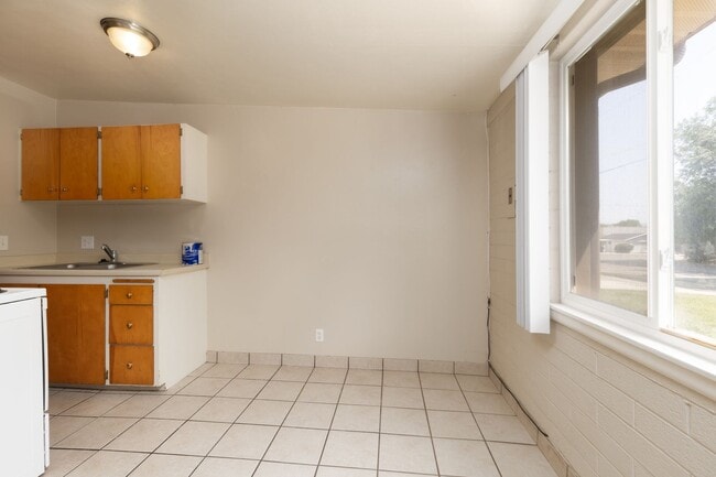 Building Photo - South Jordan 2 Bedroom, 1 Bathroom Duplex