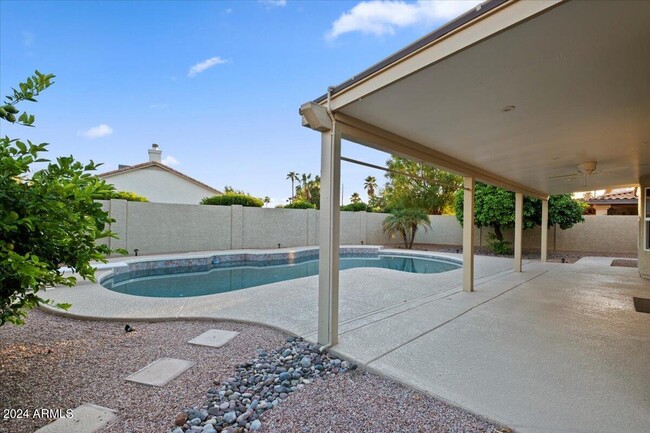 Building Photo - 5623 E Gelding Dr