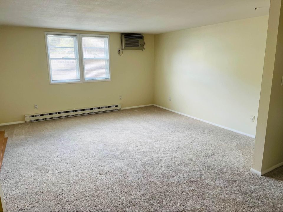 Building Photo - 870 Haverhill St