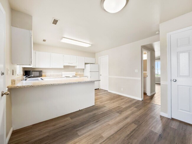 Building Photo - Cam-715 E 950 S Provo, UT 84606