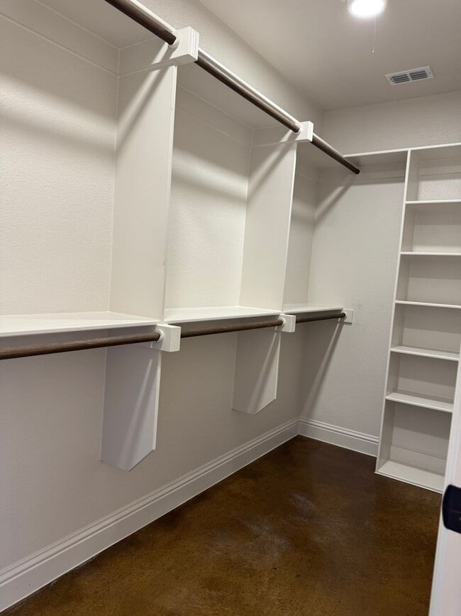 Building Photo - HORSE PROPERTY 4/2/2 + 4 acres in Peaster ...