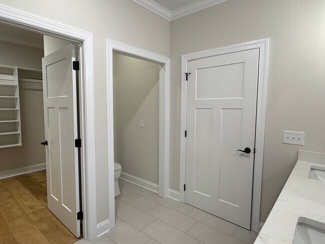 Building Photo - Short term Rental Home!