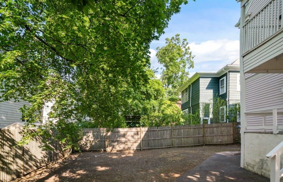 Building Photo - 44 Greenleaf Ave