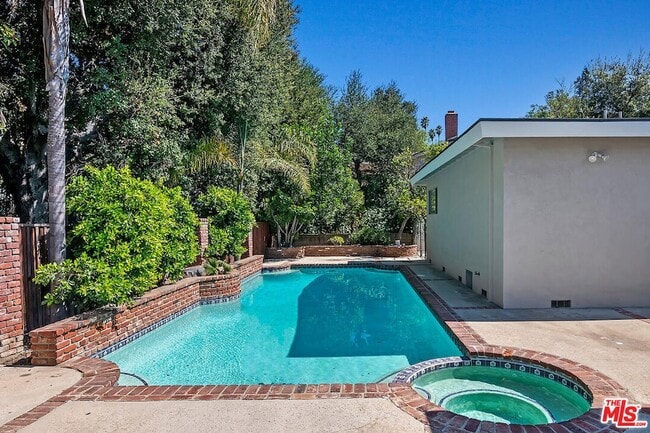 Building Photo - 11555 Duque Dr