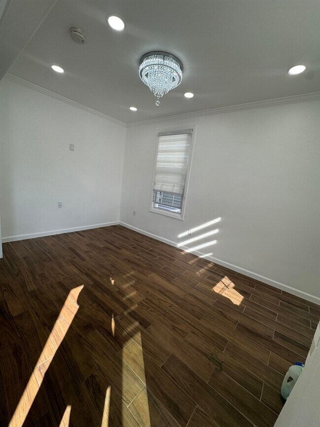 Building Photo - 395 Cator Ave