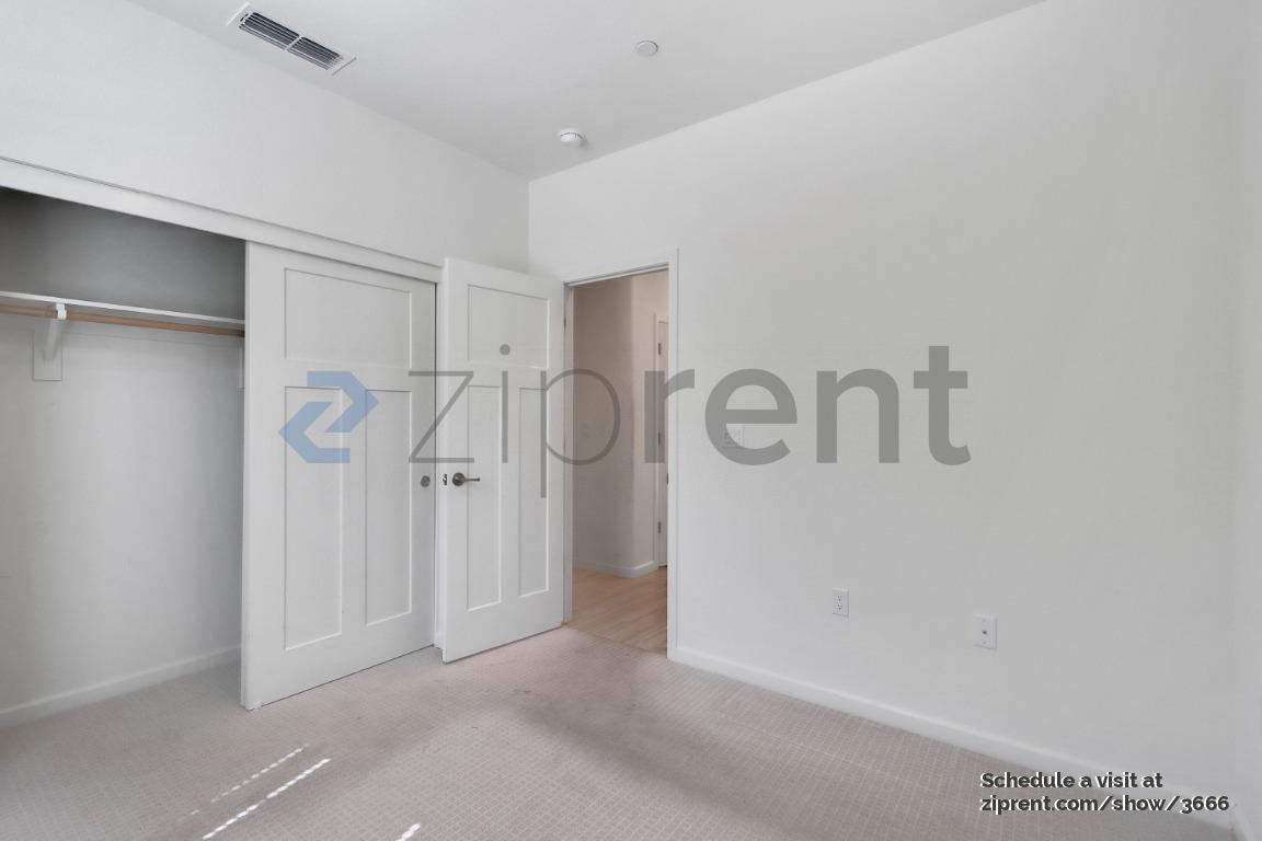 Building Photo - Unit