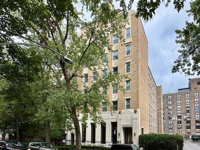 Primary Photo - 925 W Carmen Ave