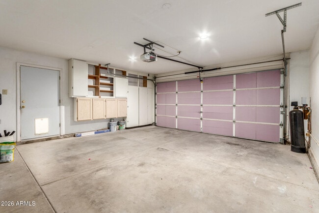 Building Photo - 1629 S Ash Dr