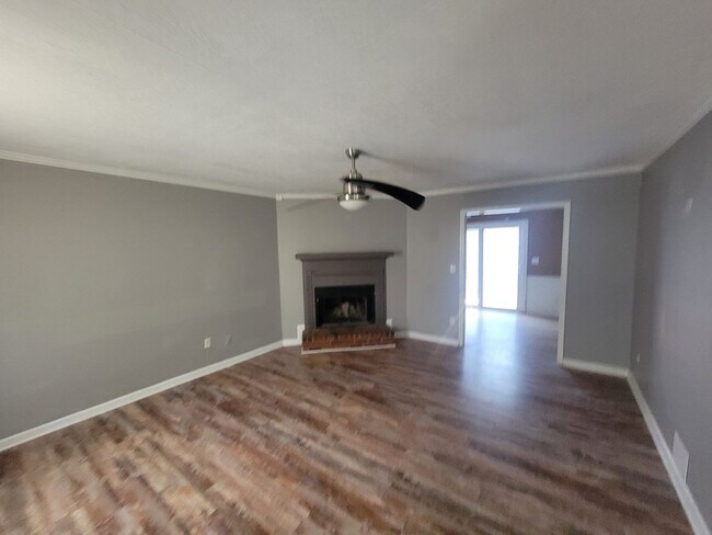 Building Photo - 1846 S Barton Dr