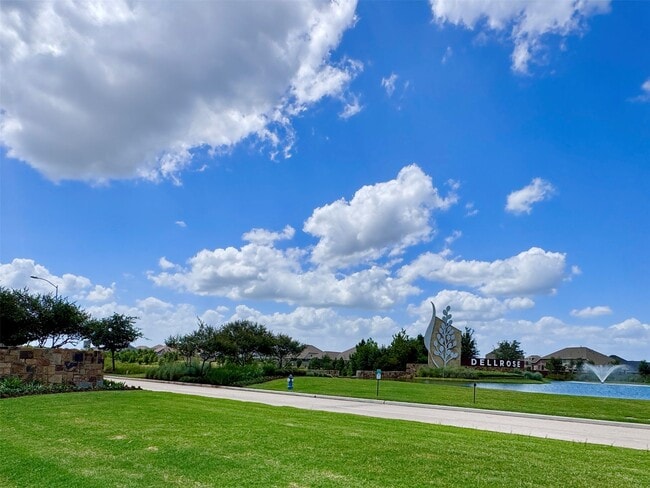 Building Photo - 31307 Balsam Hawk Ln